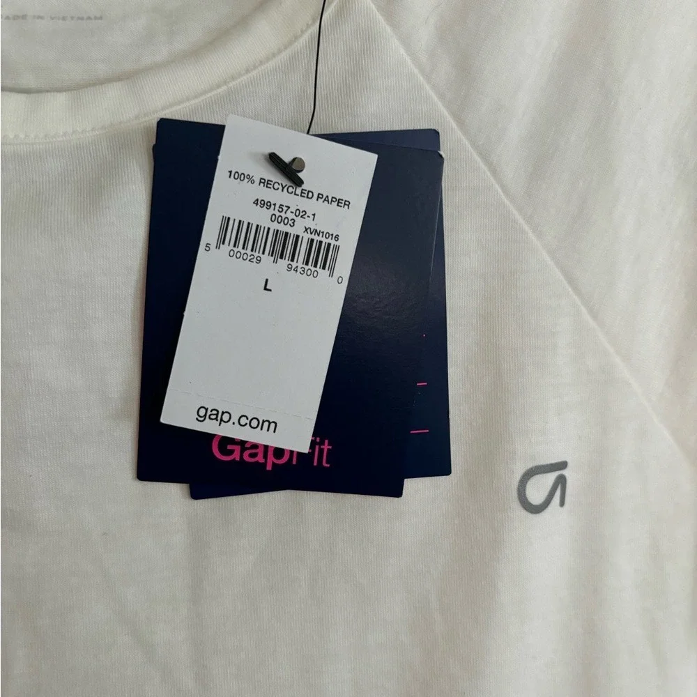 Brand new with tags gap fit. Great colors. Size large. 1057 youth‎